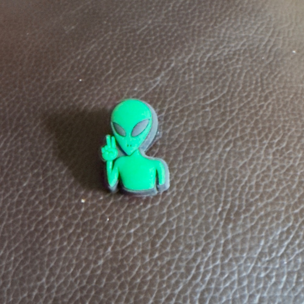 Jibbitz Green Alien Peace Sign Shoe Charm Space Extraterrestrial Clog Accessory